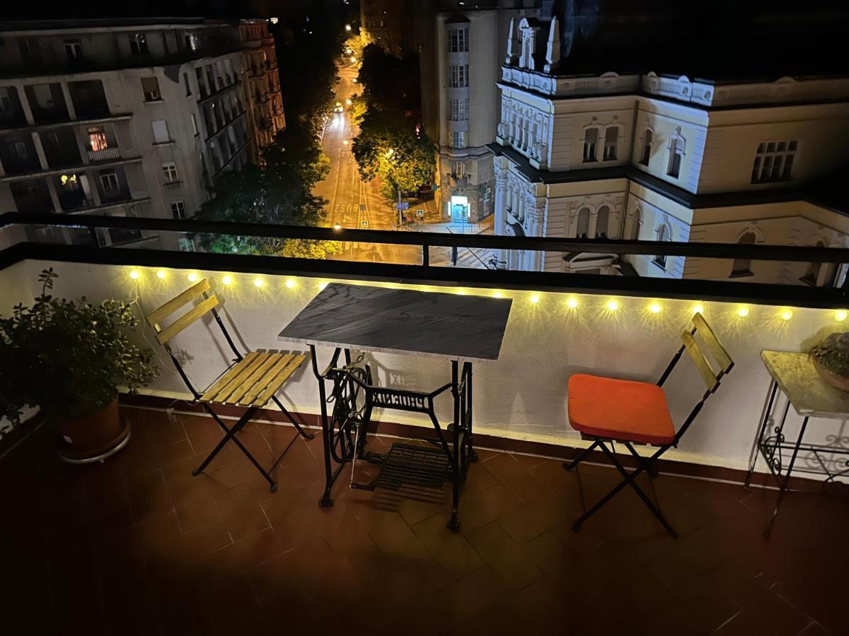 Bright & Spacious Home In Buda Budapest Kültér fotó